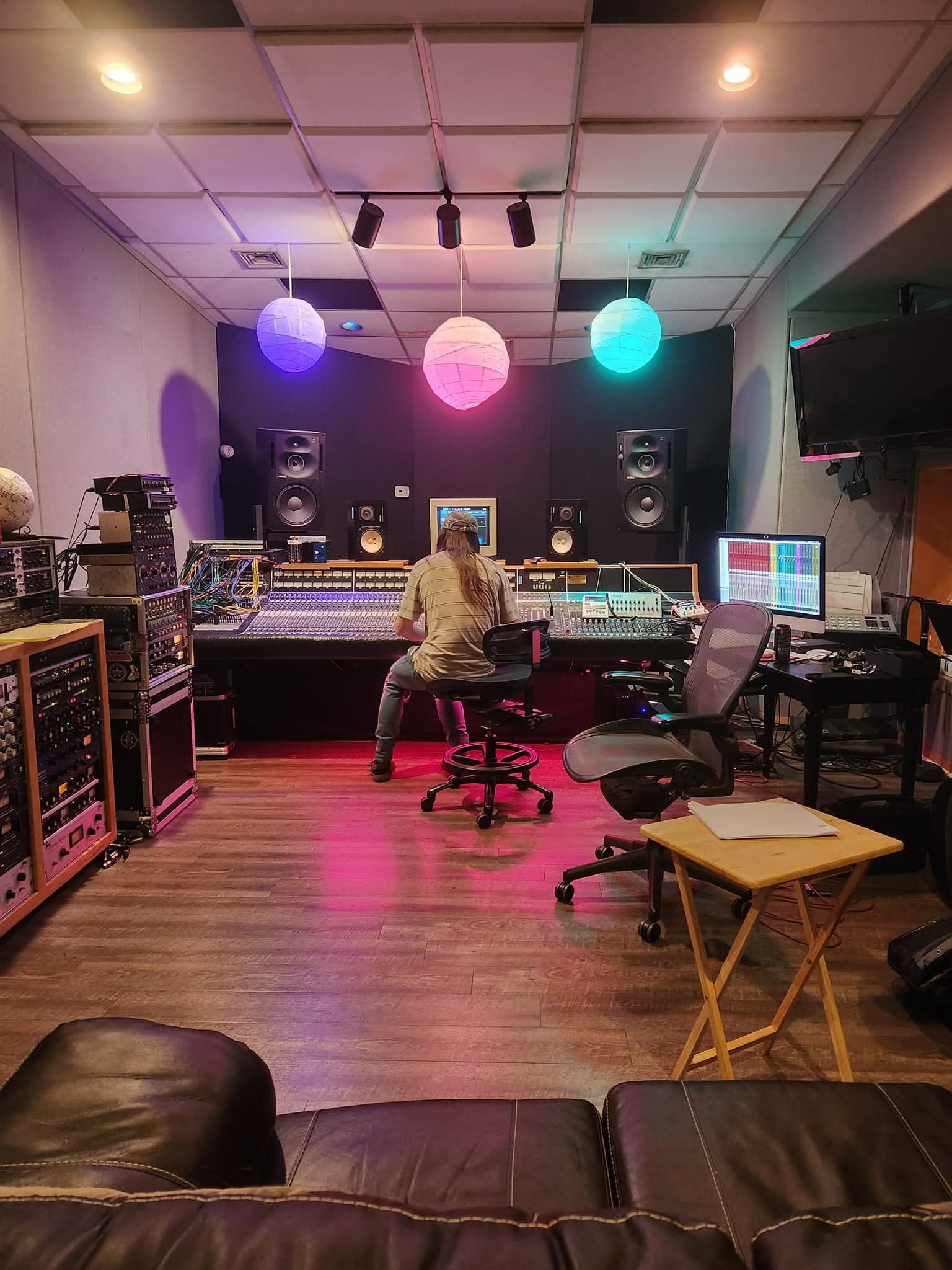 Rex Robards in the studio